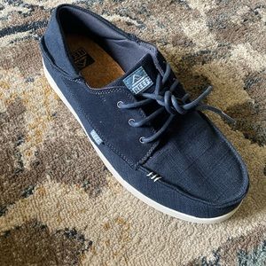Used men's Size 12 Reef shoes!!